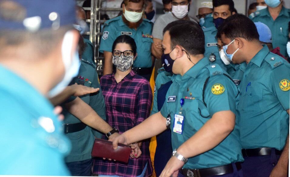 আদালতে পরী মণি গেলেন রিমান্ডে 1