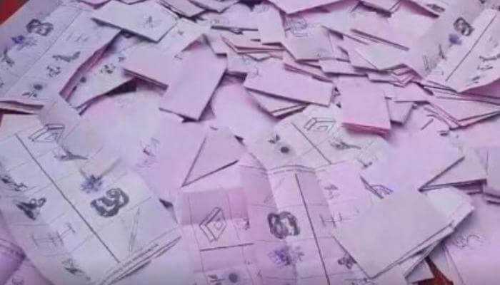 ৩০০ ভোটে হেরে যাওয়া প্রার্থীর ৫২৭ সিল মারা ব্যালট উদ্ধার 1