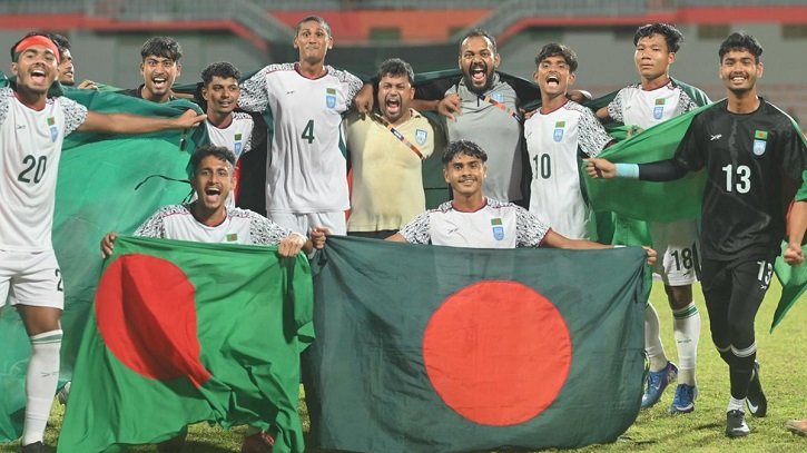 রোমাঞ্চকর লড়াই শেষে ভারতকে কাঁদিয়ে সাফ চ্যাম্পিয়ন বাংলাদেশ